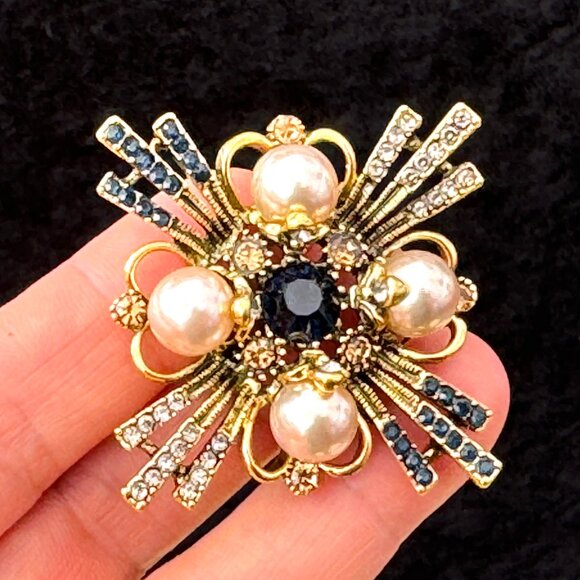 Cross Brooch Rhinestone Cross Brooch Pin - Picture 1 of 7